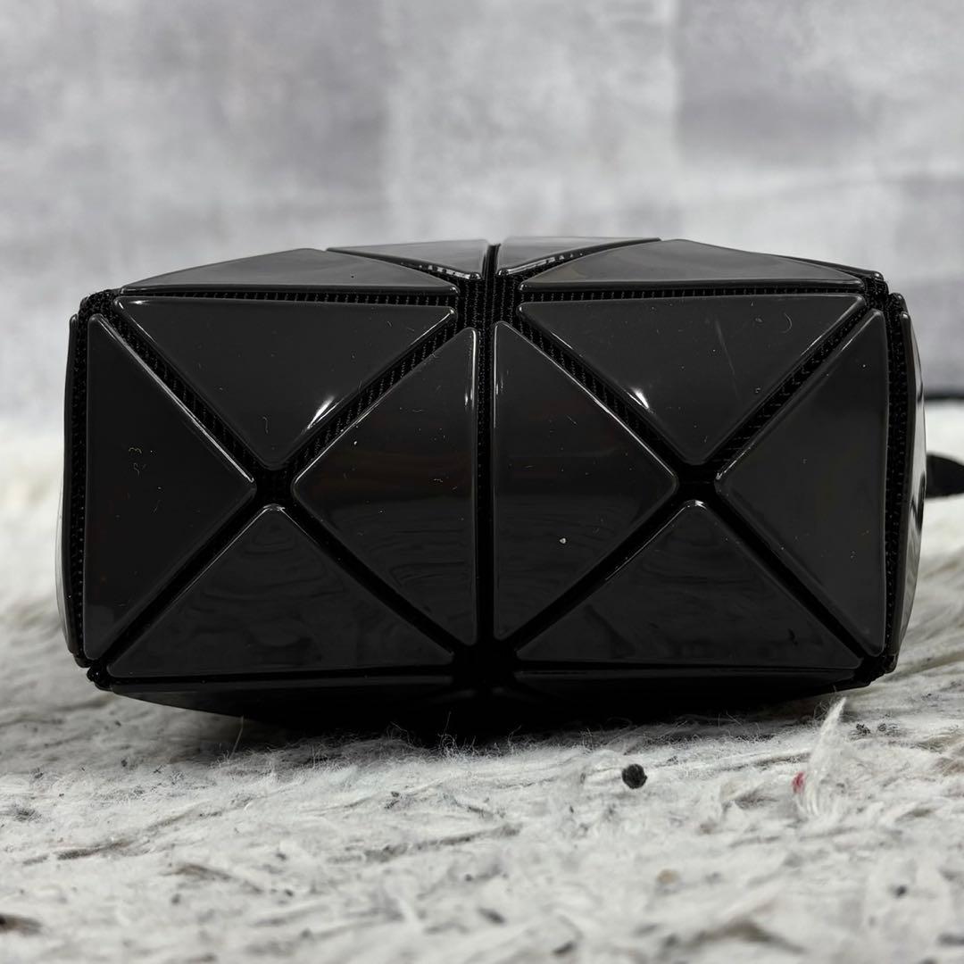 美品 バオバオイッセイミヤケ ショルダーバッグ ファスナー 斜め掛け ホワイト