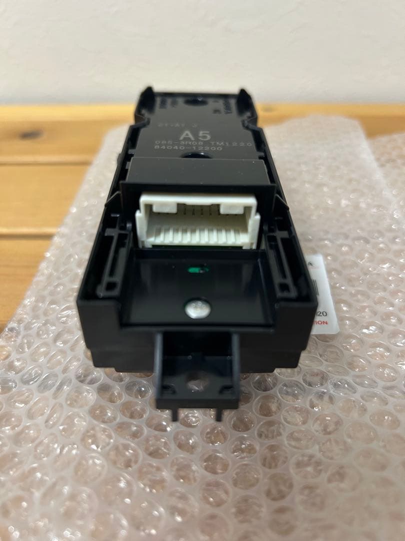 トヨタ純正 イルミ付き　パワーウインドスイッチ　ミラースイッチ　RAV4 ヤリス