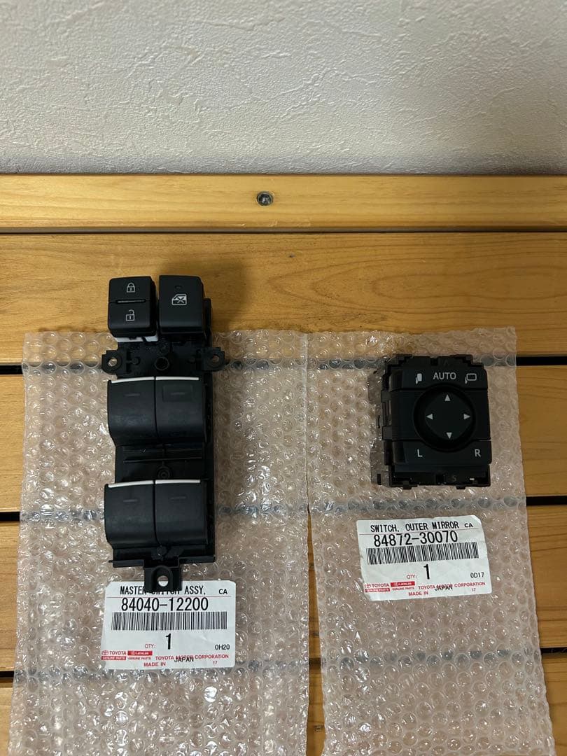 トヨタ純正 イルミ付き　パワーウインドスイッチ　ミラースイッチ　RAV4 ヤリス