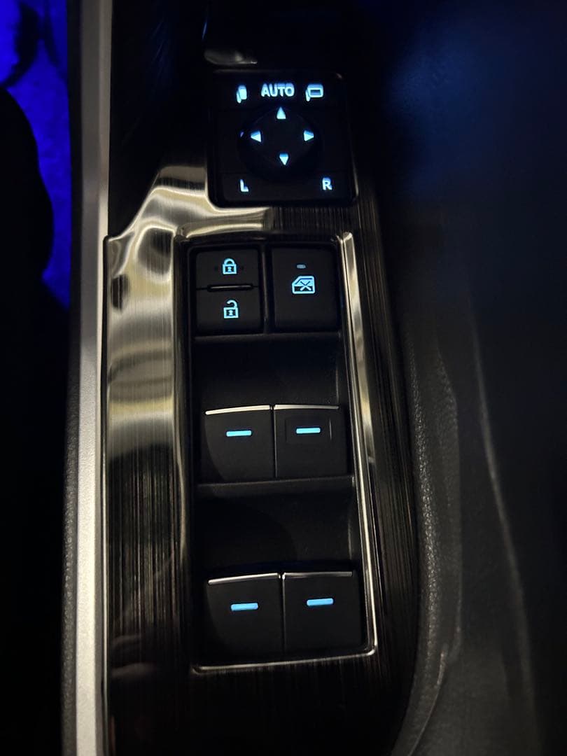 トヨタ純正 イルミ付き　パワーウインドスイッチ　ミラースイッチ　RAV4 ヤリス