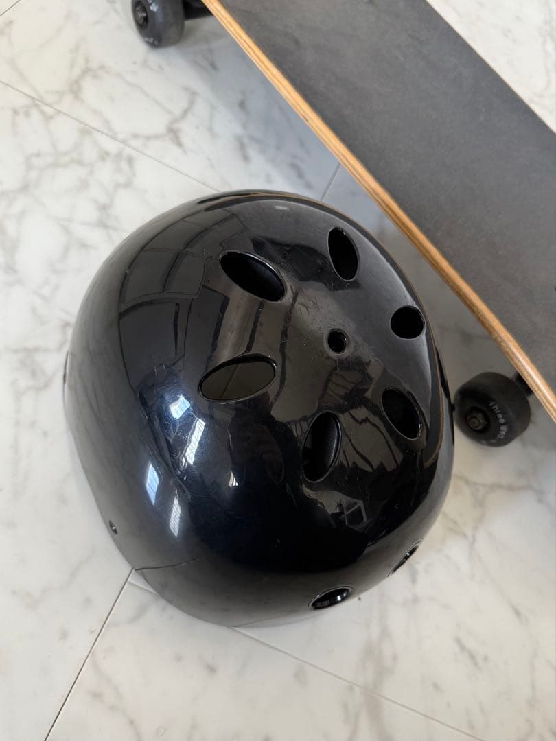 最終値下げ‼️スケートボード4点セット（ヘルメット、プロテクター、バックパック付）