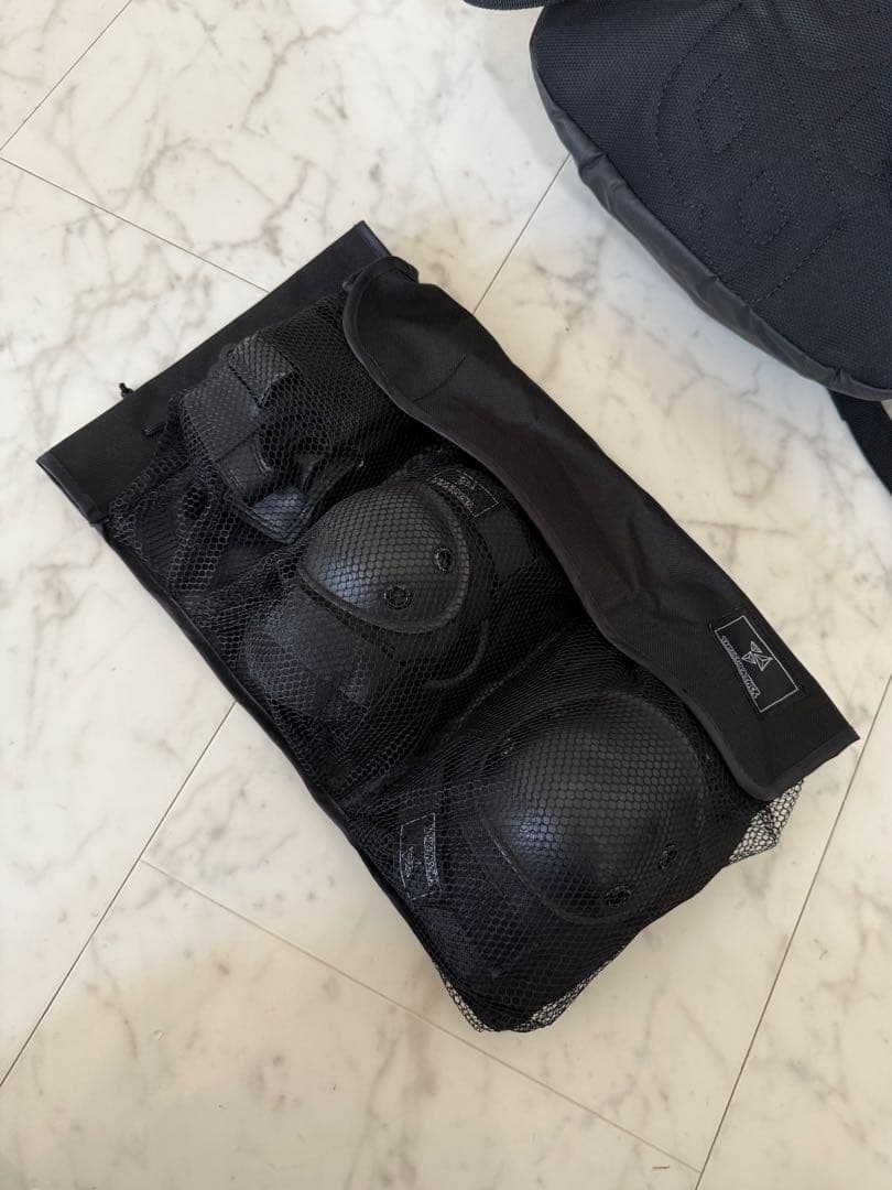 最終値下げ‼️スケートボード4点セット（ヘルメット、プロテクター、バックパック付）