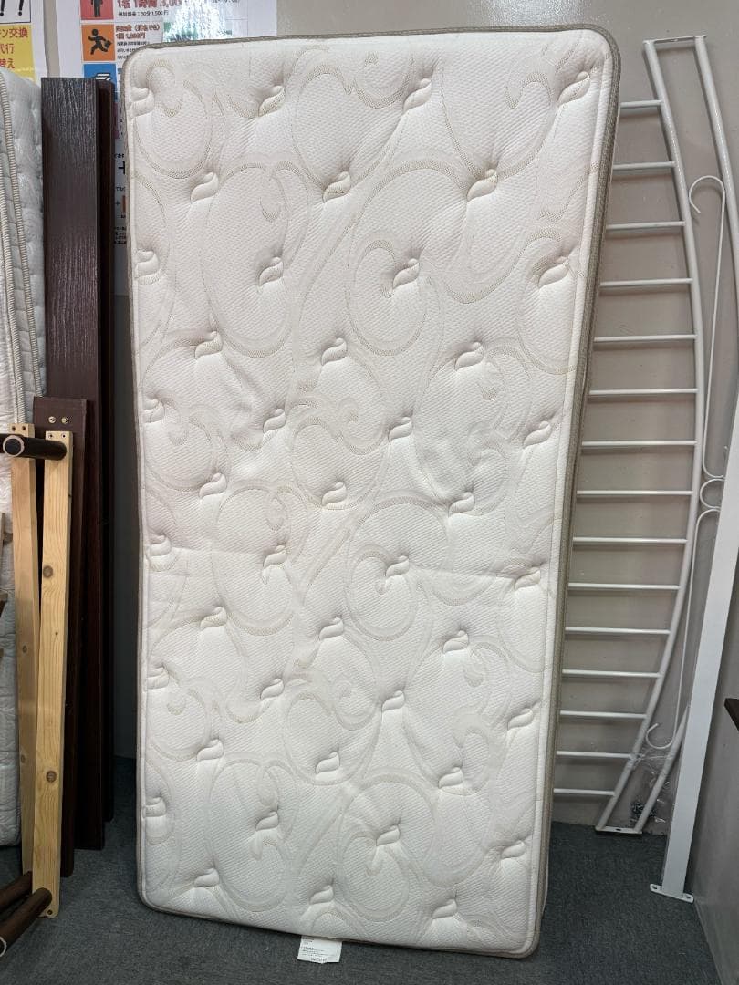 【美品】シモンズ　シングルマットレス（ゴールデンバリューピロートップ）