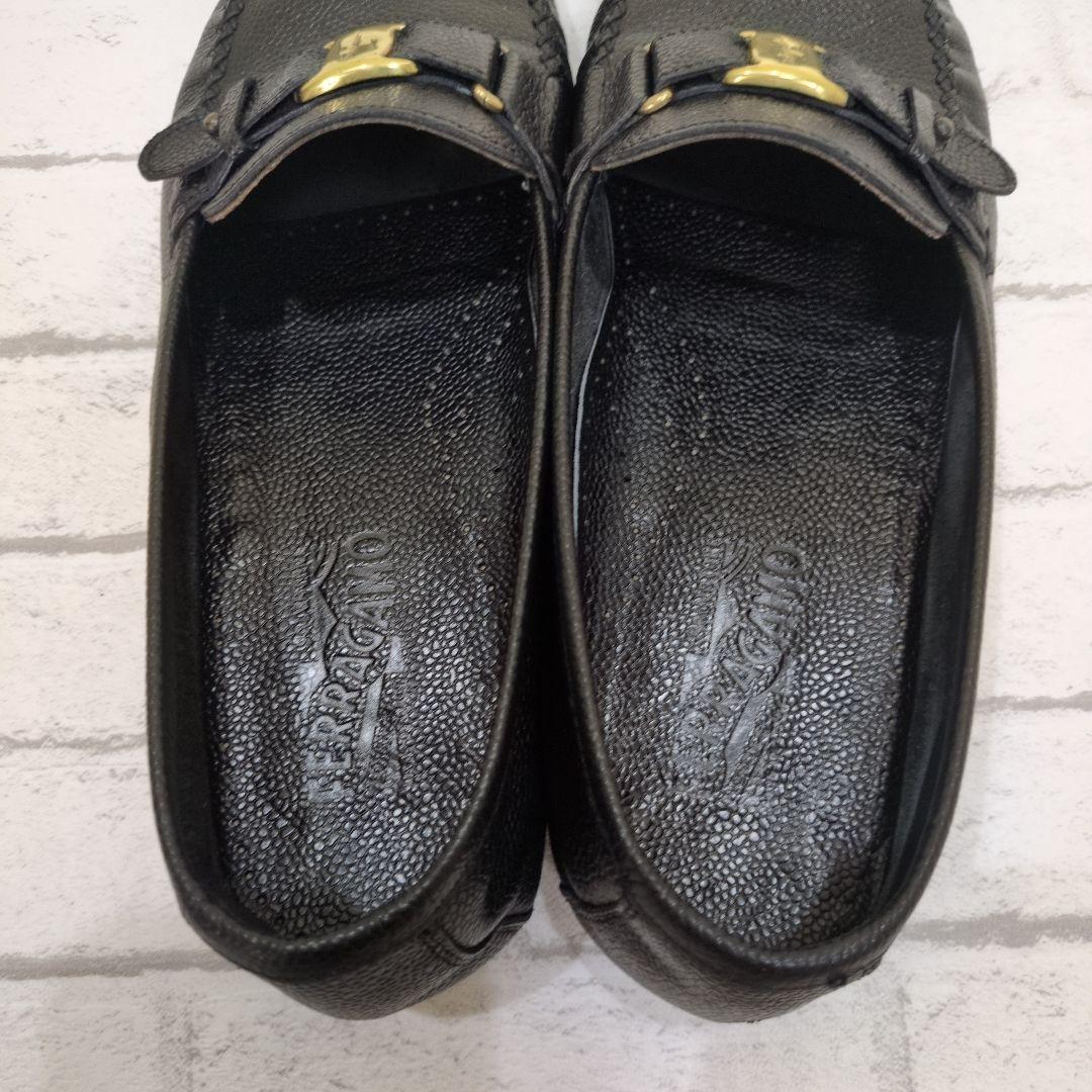 美品　Ferragamo　フェラガモ　シボ革　ローファー　ヴァラ　ゴールド