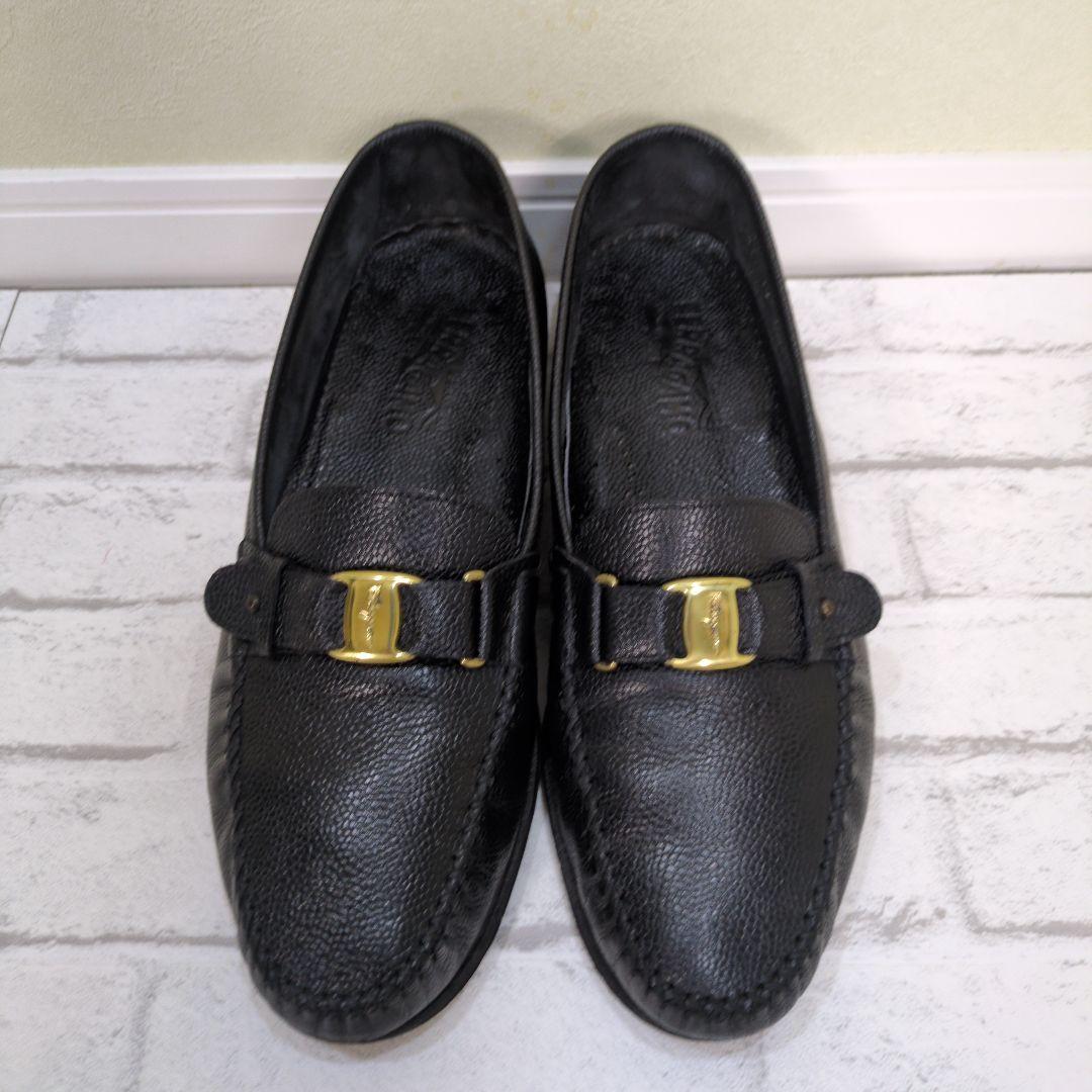 美品　Ferragamo　フェラガモ　シボ革　ローファー　ヴァラ　ゴールド