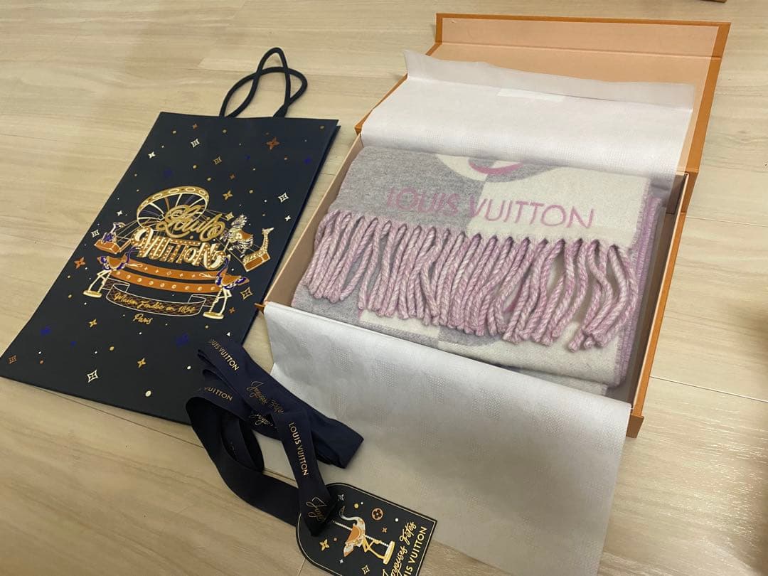 新品未使用/LOUIS VUITTON ロゴマフラー