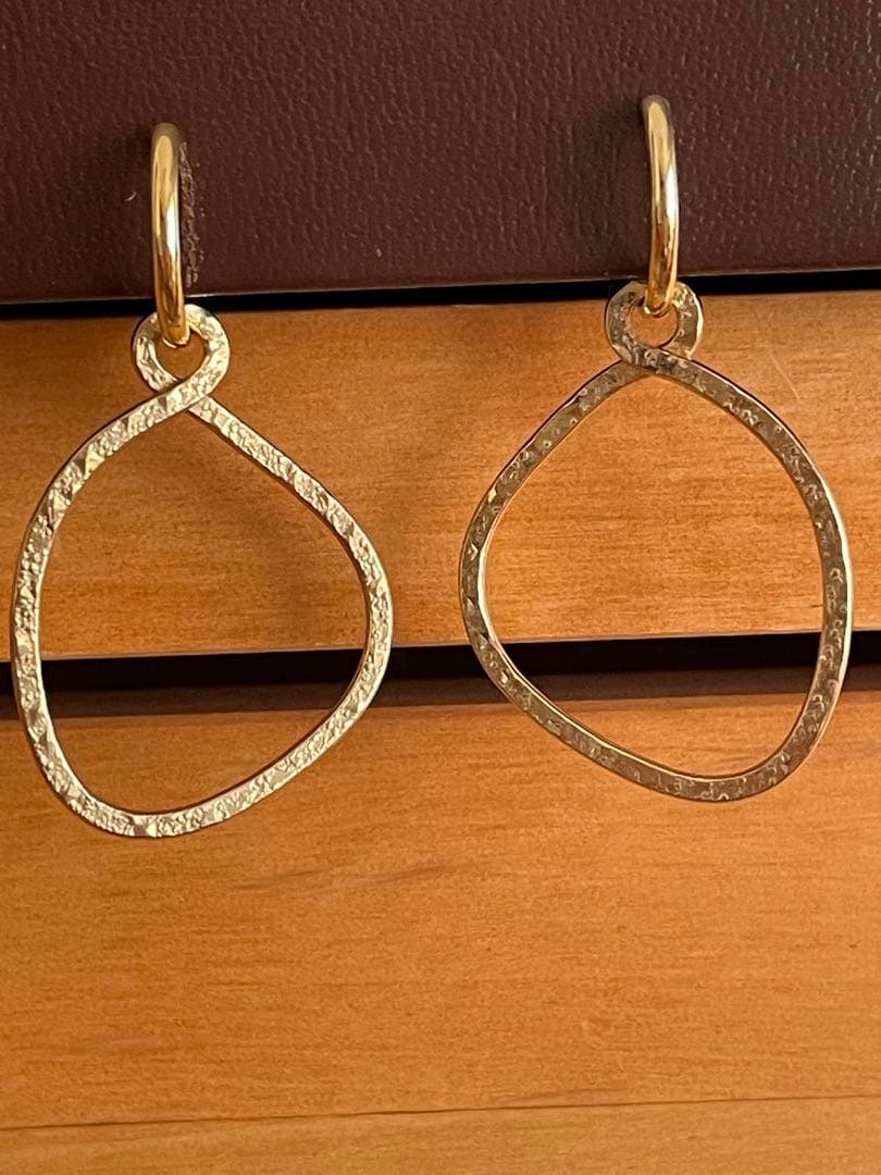 agete チャーム　イヤリング　ピアス　ゴールド