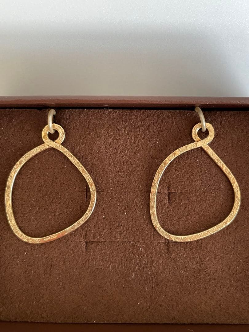 agete チャーム　イヤリング　ピアス　ゴールド