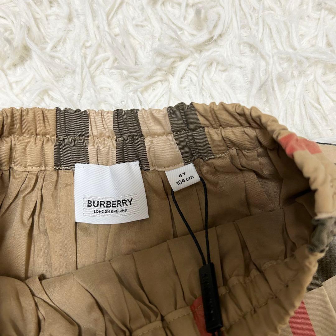 新品✨バーバリー　スカート　ノバチェック　プリーツ　フレア　4歳　104cm