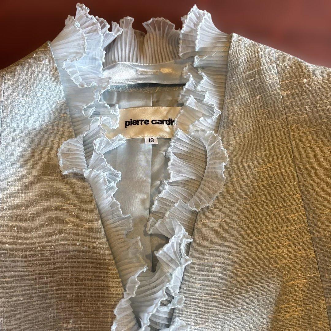 新品タグ付 10.2万円 ピエールカルダン フリル美しいエレガントスーツ　13号