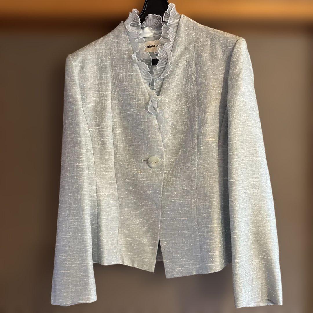 新品タグ付 10.2万円 ピエールカルダン フリル美しいエレガントスーツ　13号