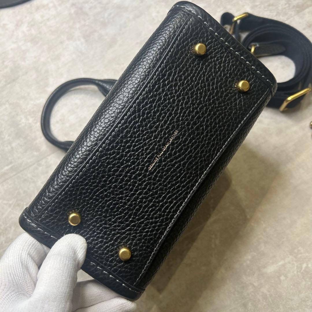 新品同様 コーチ レザー ロゴ 刺繍 カーゴトート ハンド バッグ チャーム付