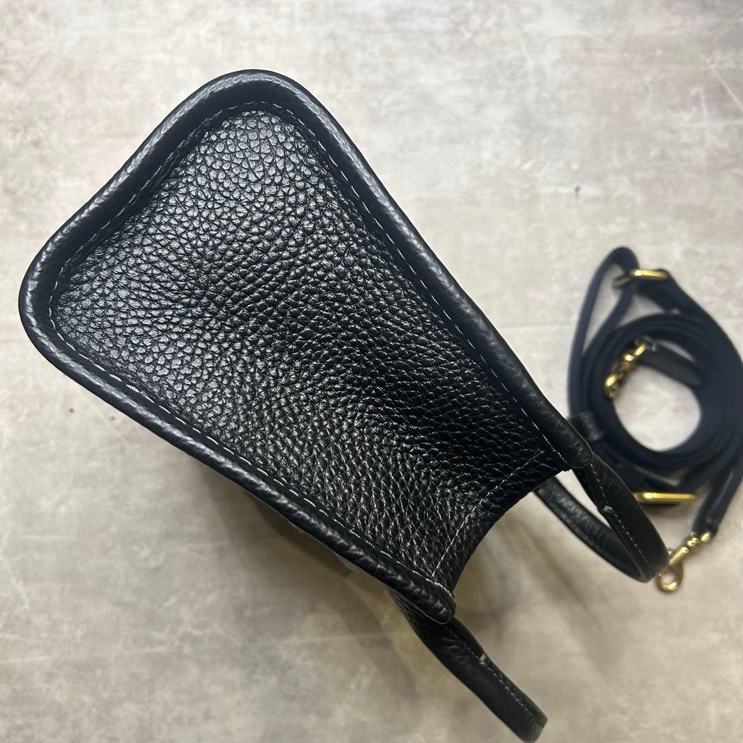 新品同様 コーチ レザー ロゴ 刺繍 カーゴトート ハンド バッグ チャーム付