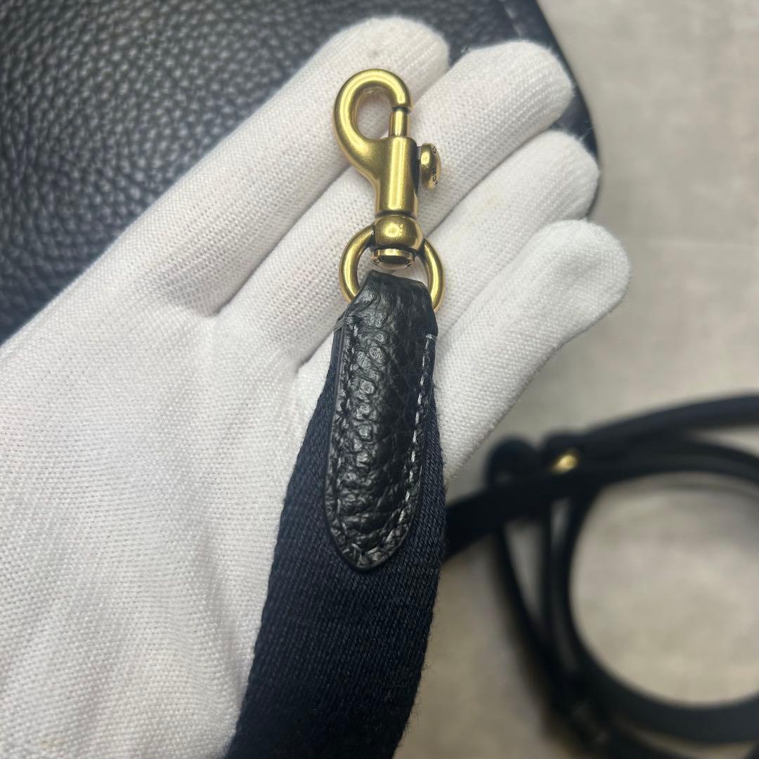 新品同様 コーチ レザー ロゴ 刺繍 カーゴトート ハンド バッグ チャーム付