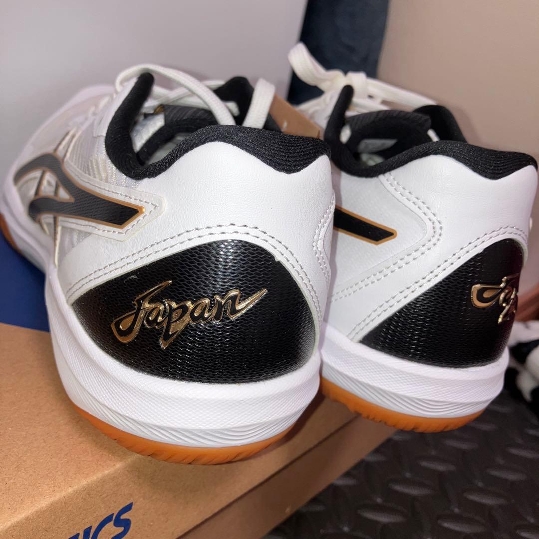 ゆ*な様 ASICS バレーボールシューズ ホワイト/ブラック/ゴールドJAPA