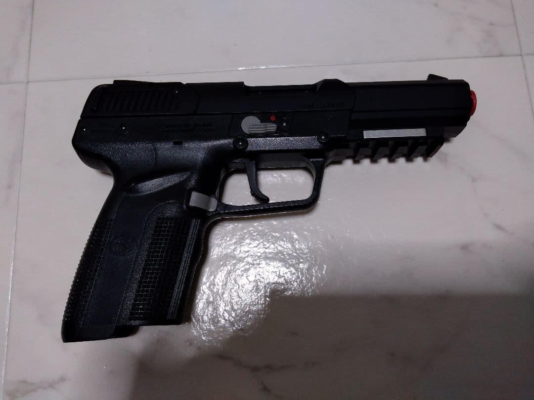 マルイ FN 5-7 ガスブローバック　エアガン　箱あり　付属品完備