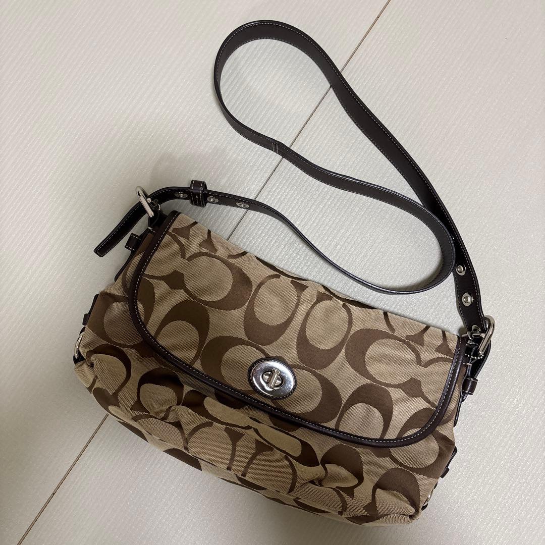 ⚠️週末価格　Coach ロゴプリント ショルダーバッグ