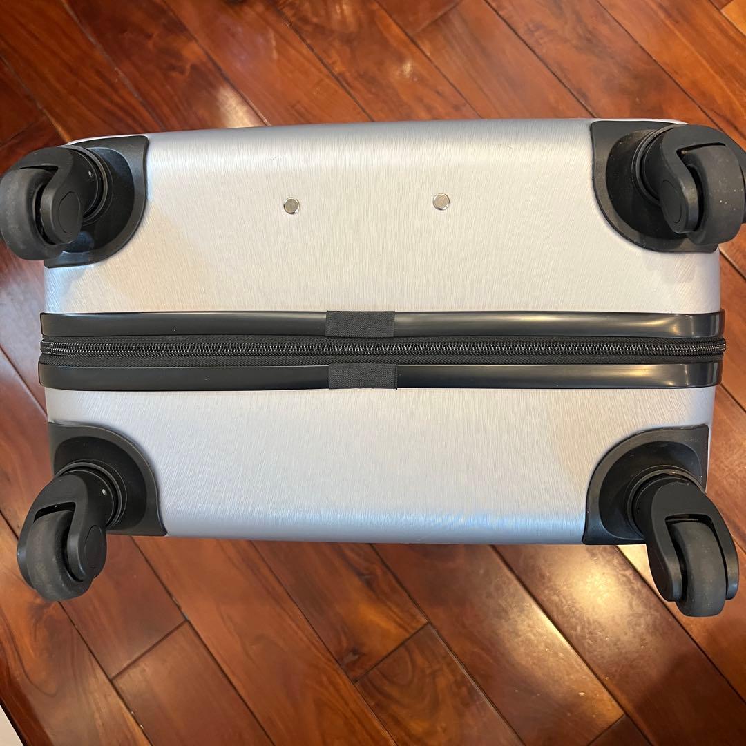 【アメリカ購入】ミッキーマウスキャリーケーススーツケースシルバーディズニー