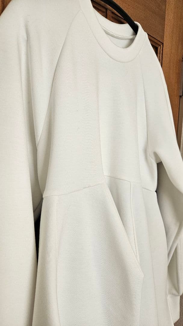 OMMO ホワイト ラグランスリーブ スウェット