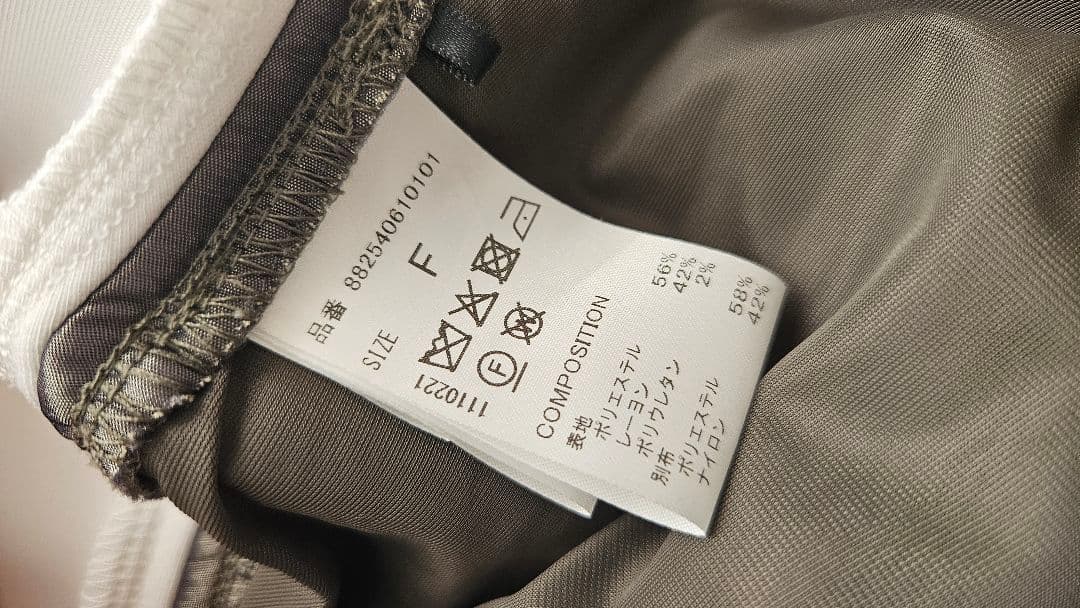 OMMO ホワイト ラグランスリーブ スウェット