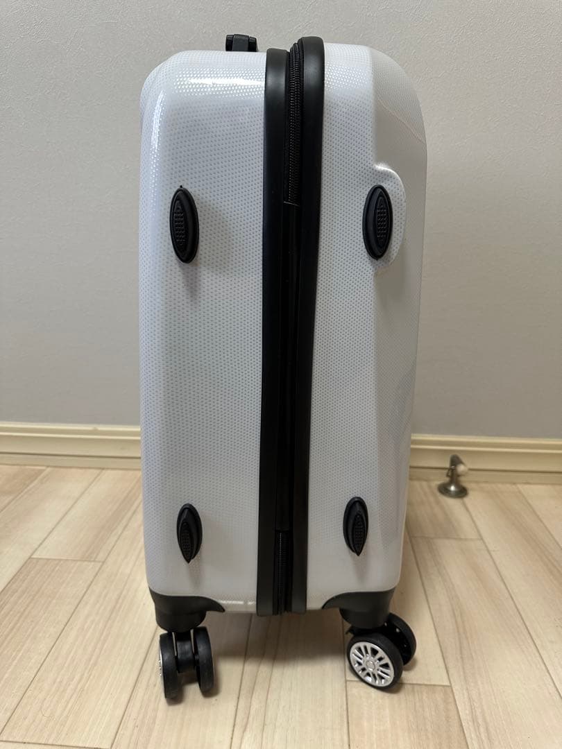  ベアデザイン・ホワイトキャリーケース（機内持ち込みサイズ）