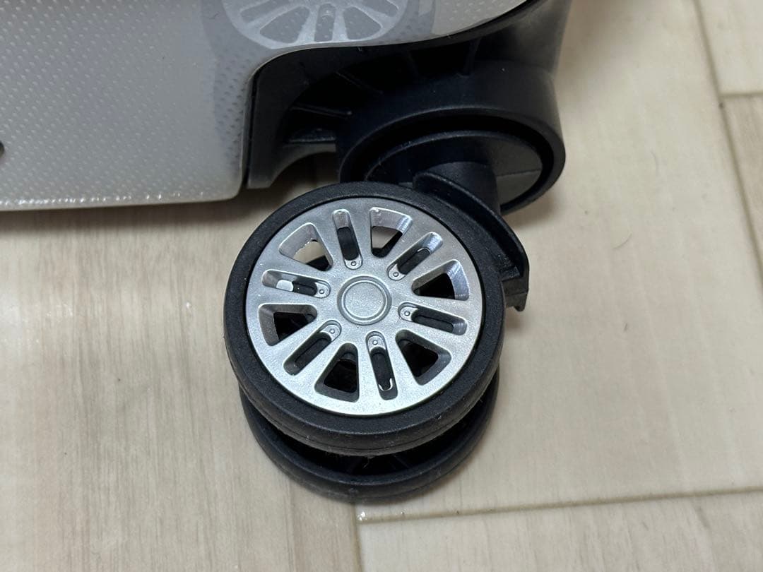  ベアデザイン・ホワイトキャリーケース（機内持ち込みサイズ）