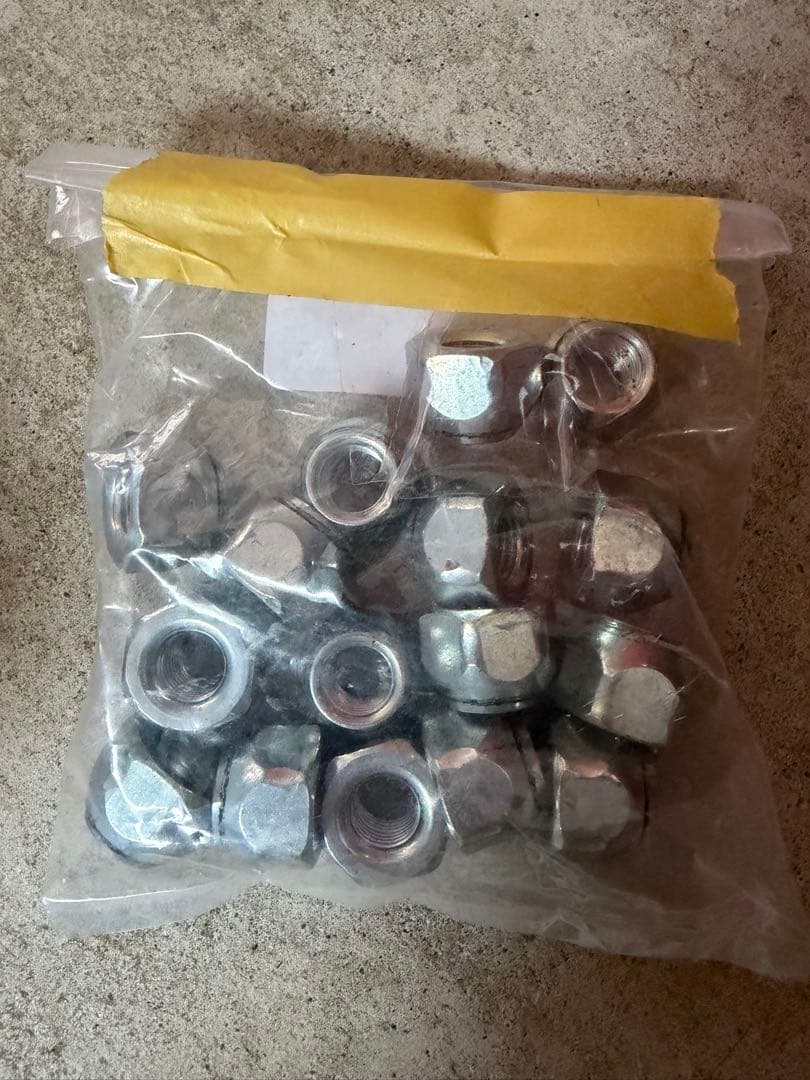 トヨタアクアMXPK11 15インチ ホイール4本セット 15X6J ナット付き