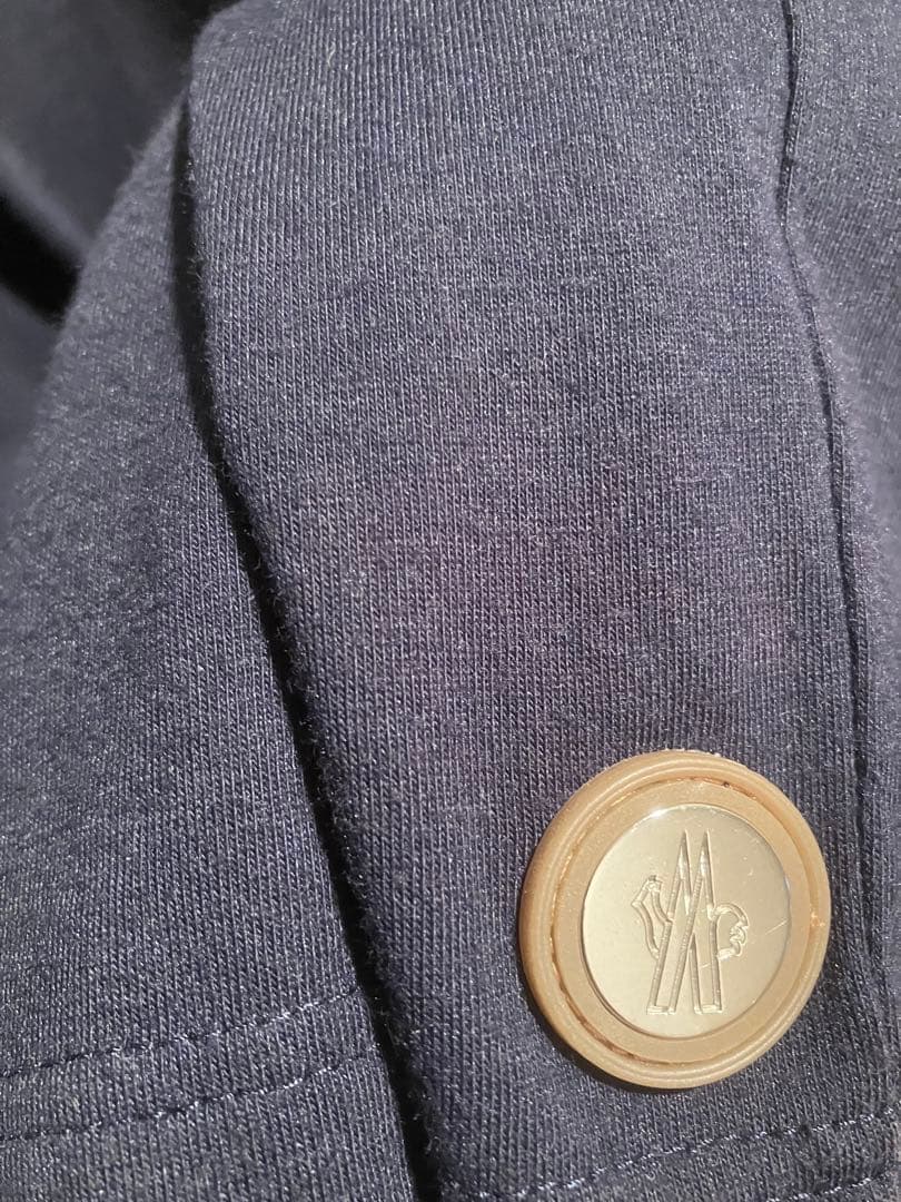 桐生一馬 　MONCLER ネイビー ポロシャツ