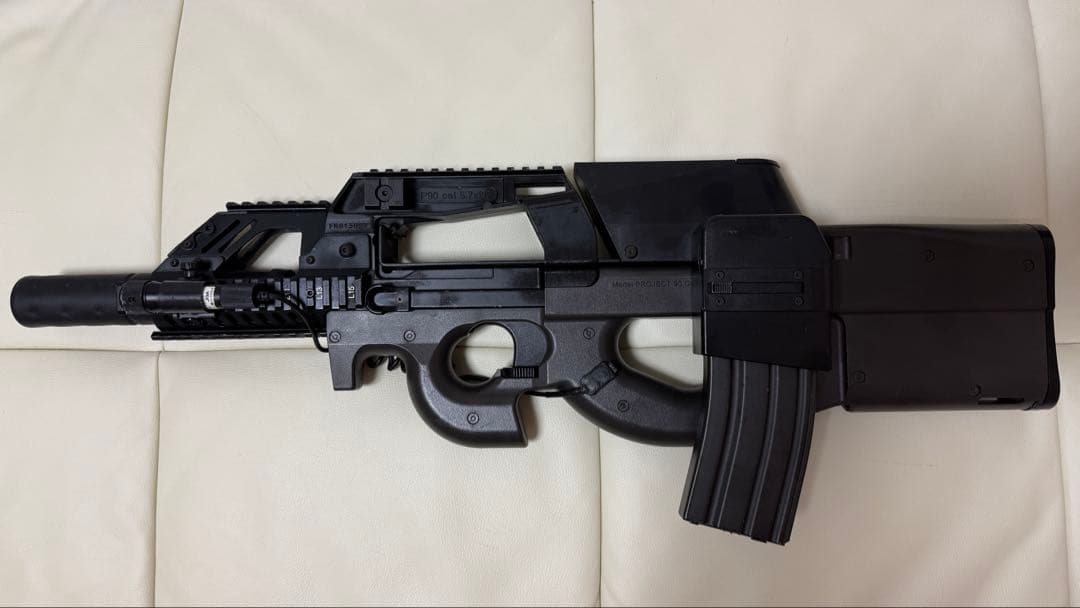 電動ガン P−90付き