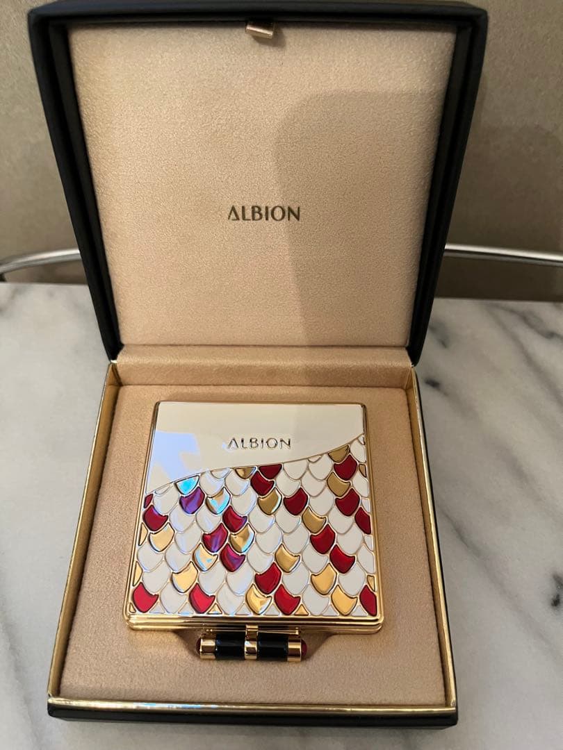 アルビオン　ブルガリ　コラボ　レガァーメ　フェイスパウダー