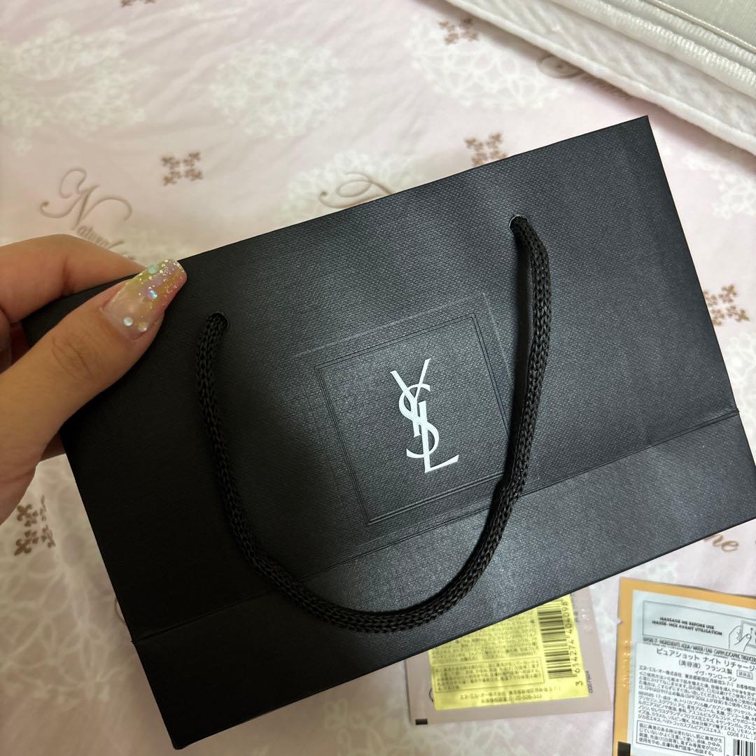 イヴ・サンローランの「クチュール ミニ クラッチ100」