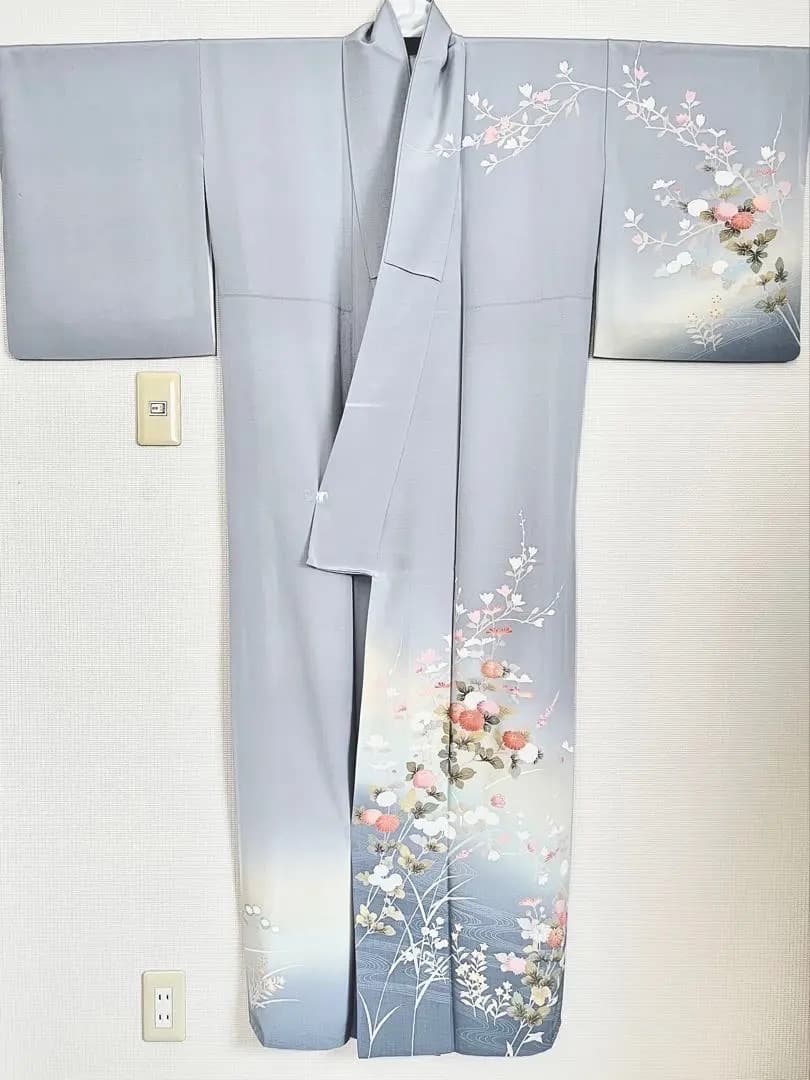 上品聡明なお色柄 上質正絹訪問着 美しい四季の花々 淡い色調グラデーション