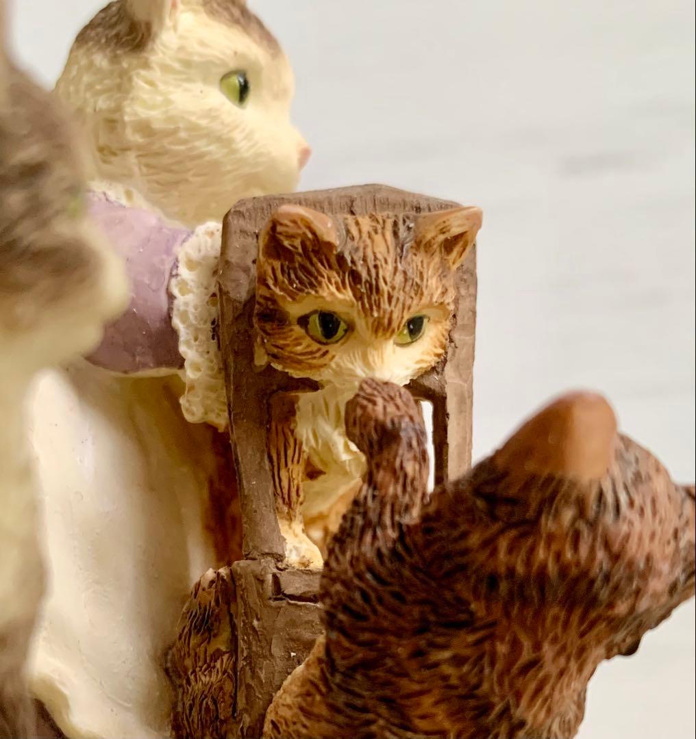 子猫をブラッシングするタビタ奥さん フィギュリン ピーターラビット 置物