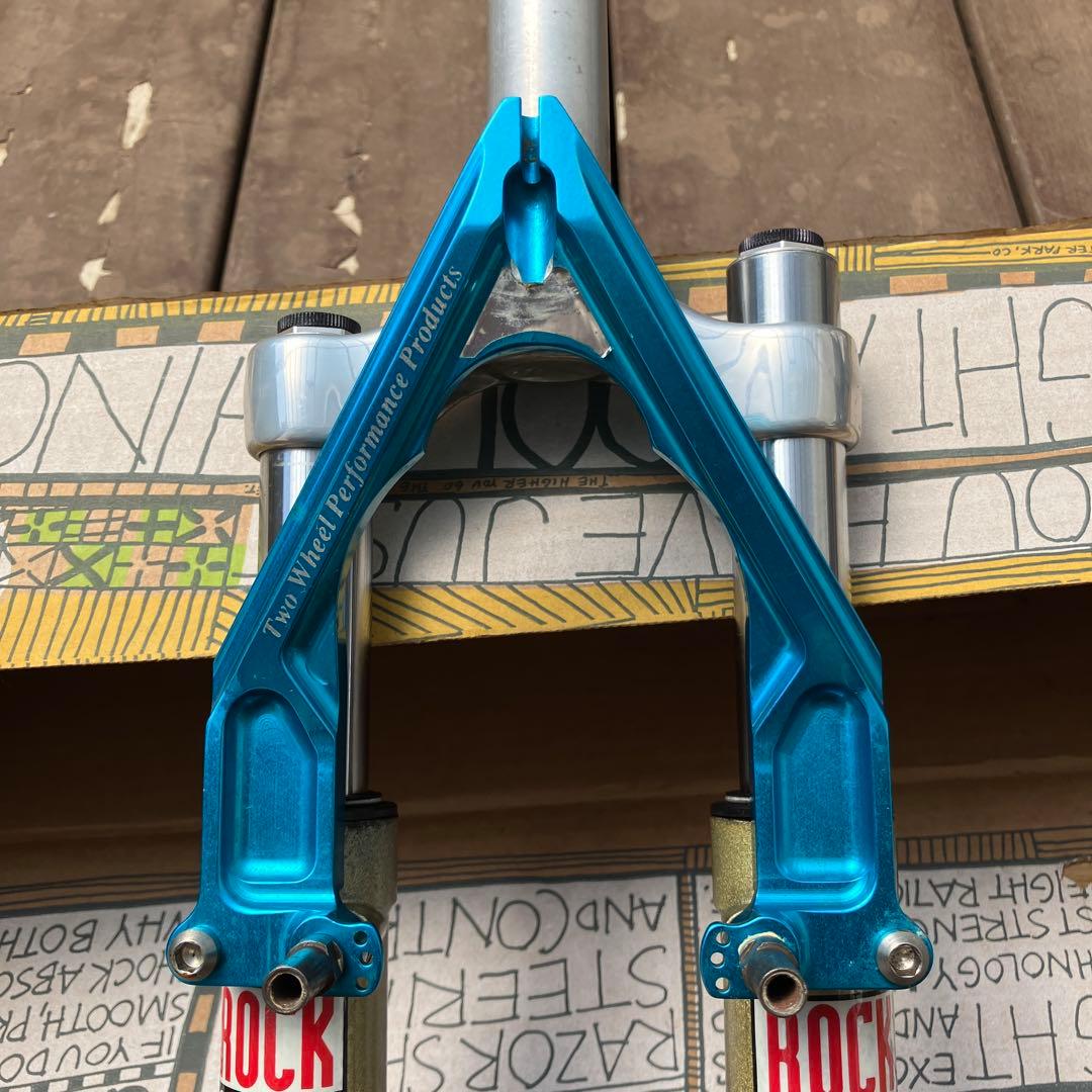 ROCK SHOX サスペンションフォーク マグネシウム製オーバーサイズ