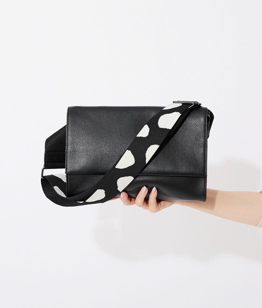 【ear PAPILLONNER】【完全新品未使用】ボディバック