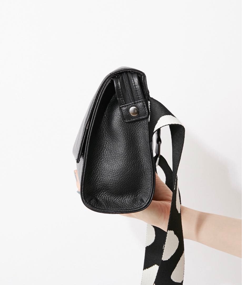 【ear PAPILLONNER】【完全新品未使用】ボディバック