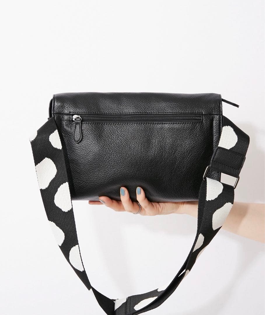 【ear PAPILLONNER】【完全新品未使用】ボディバック