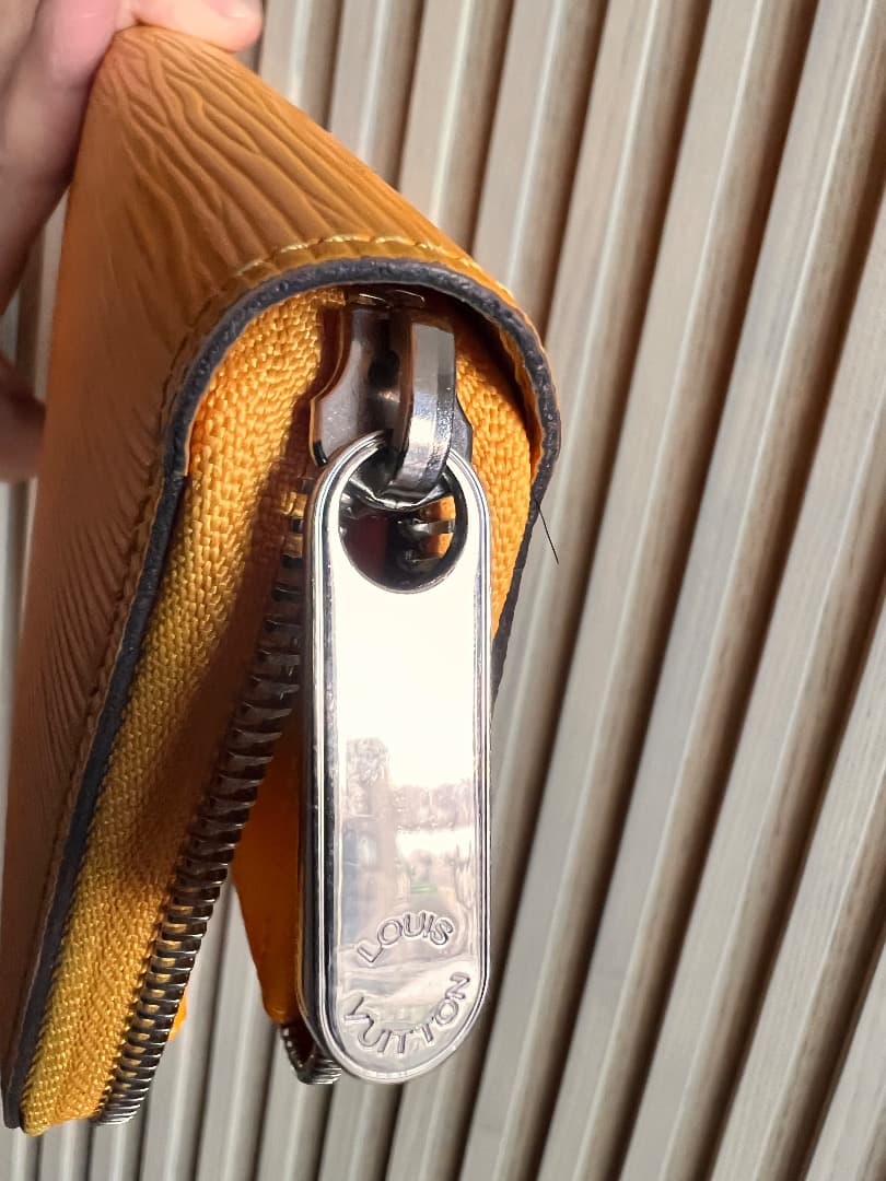 LV 長財布ジッピーウォレット エピ イエロー サンフラワー