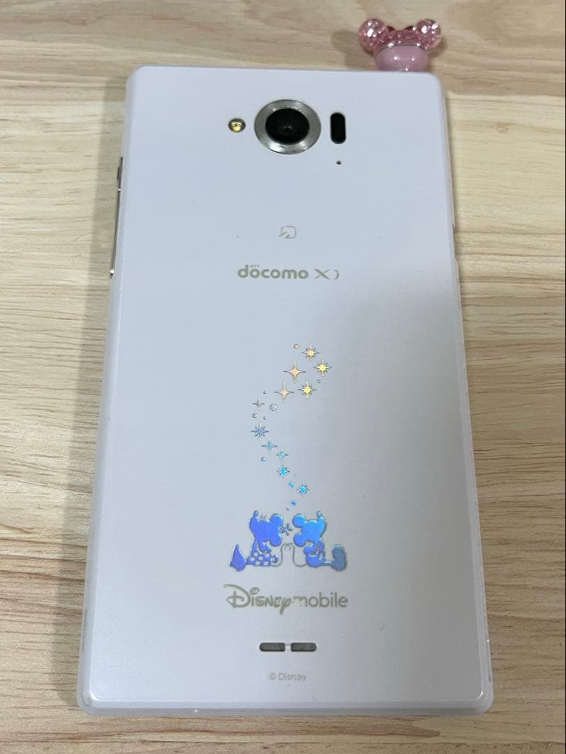 【イヤホンジャックカバー付き】docomo ディズニーモバイル ホワイト