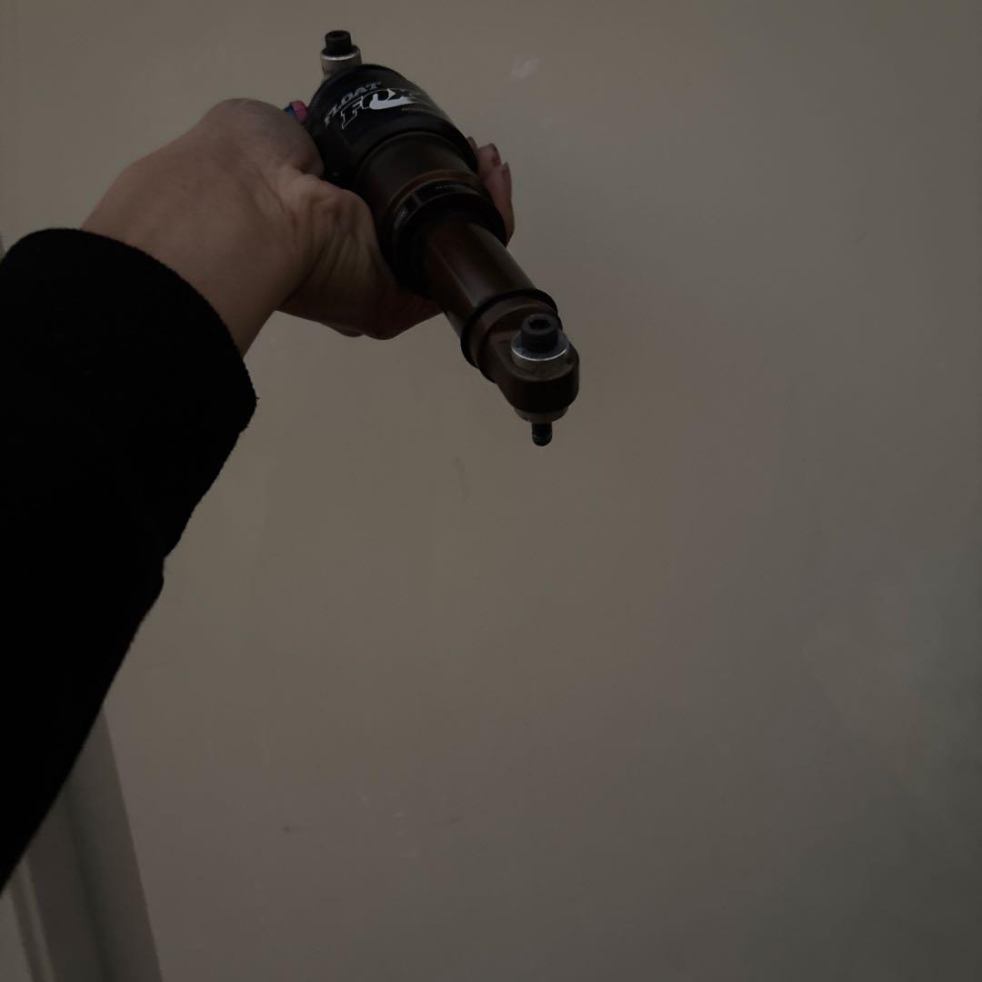 FOX FLOAT リアサスペンション