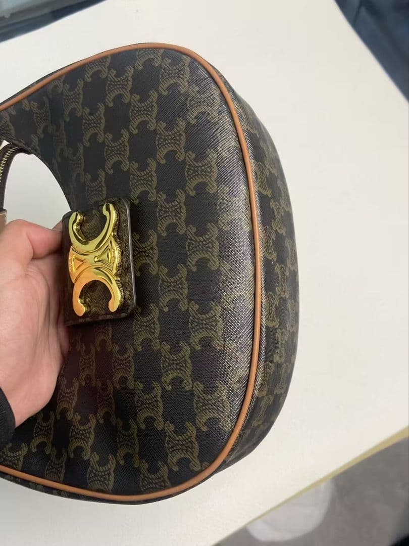 セリーヌ クラシック トリオンフ ワンショルダーバッグ