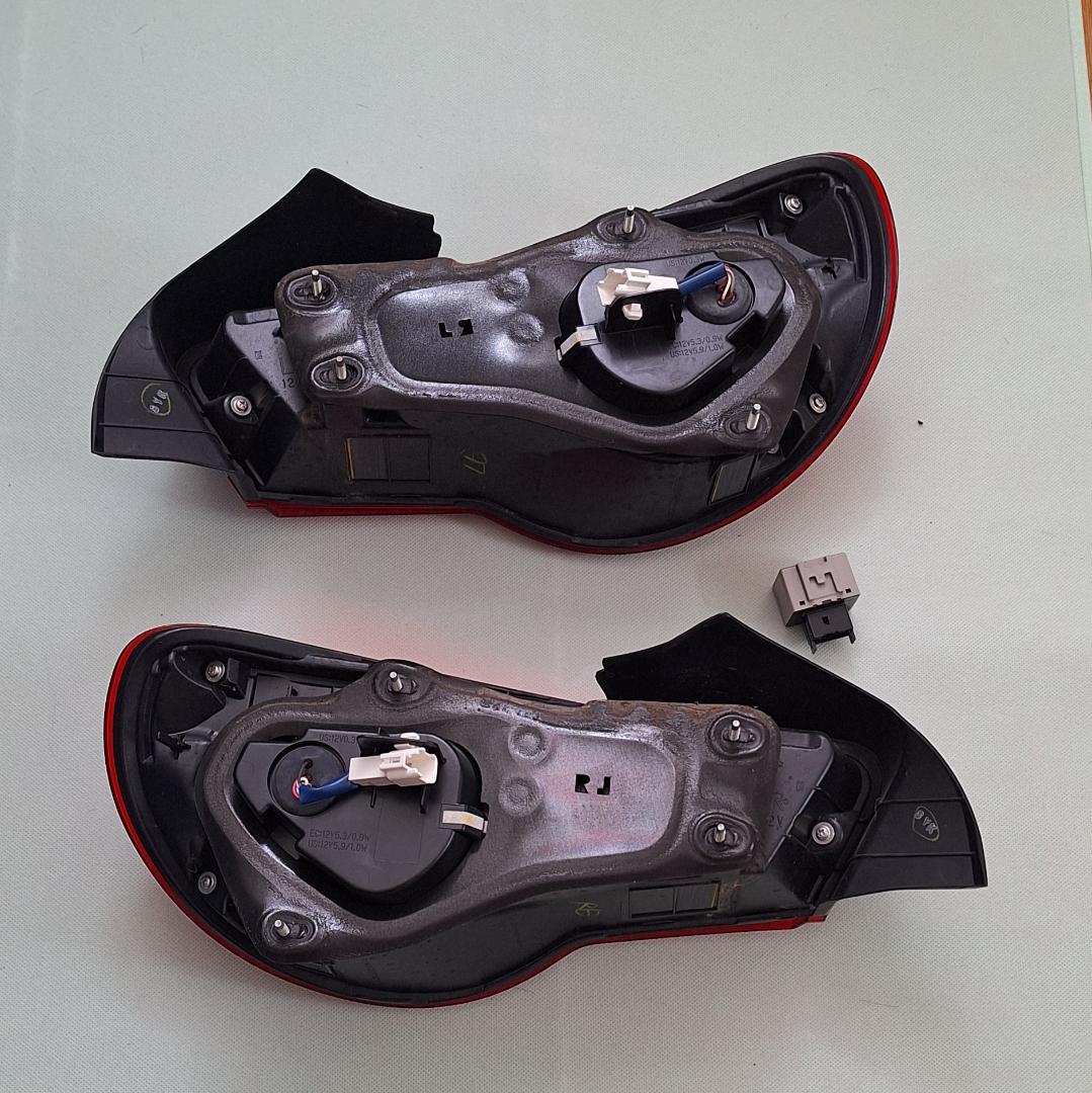 ミ*ジ様 TOYOTA トヨタ 86 ハチロク ZN6 テールランプ 後期 純正