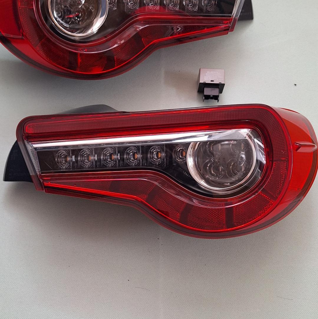 ミ*ジ様 TOYOTA トヨタ 86 ハチロク ZN6 テールランプ 後期 純正