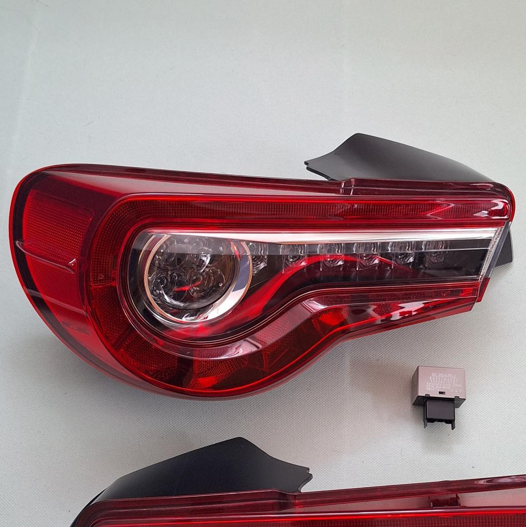 ミ*ジ様 TOYOTA トヨタ 86 ハチロク ZN6 テールランプ 後期 純正