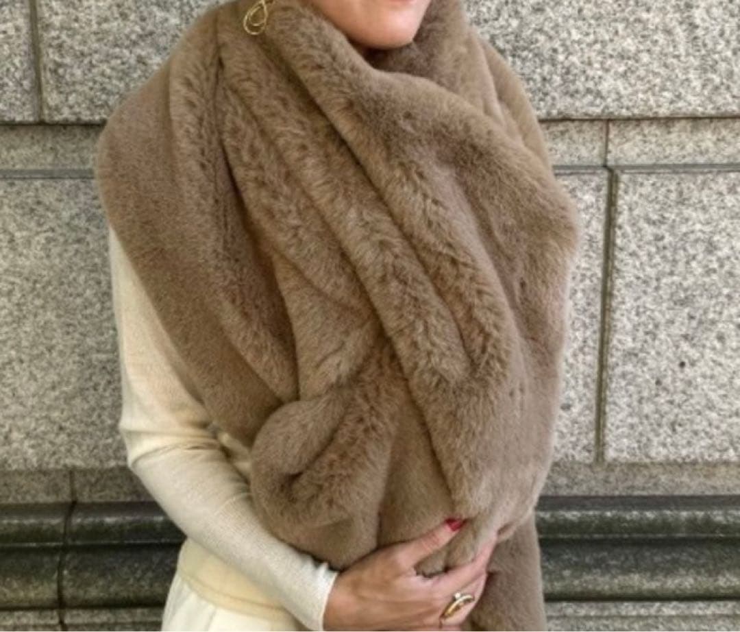 【新品】JENNE リッチボリュームファーケープ ベージュ