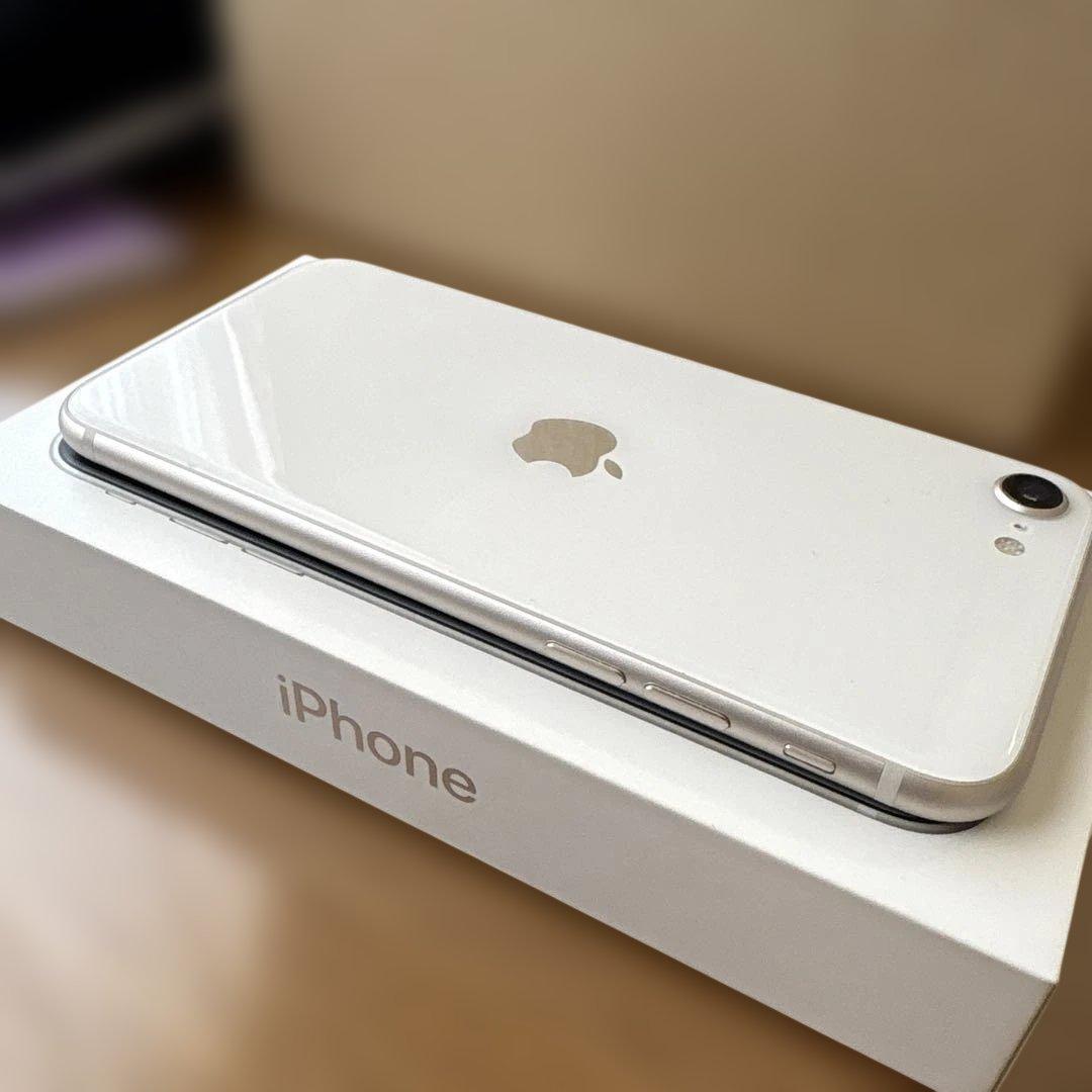 iPhone SE 第三世代　64GB ホワイト