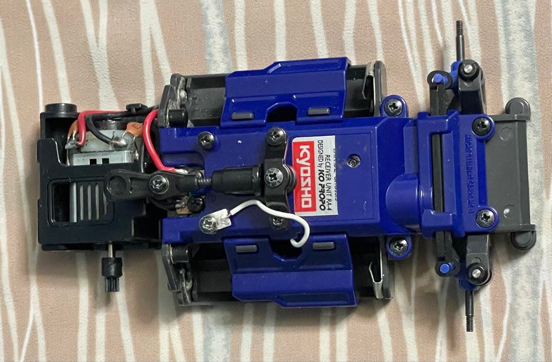 MINI-Z NissanとFerrari Enzoのラジコンカーセット。