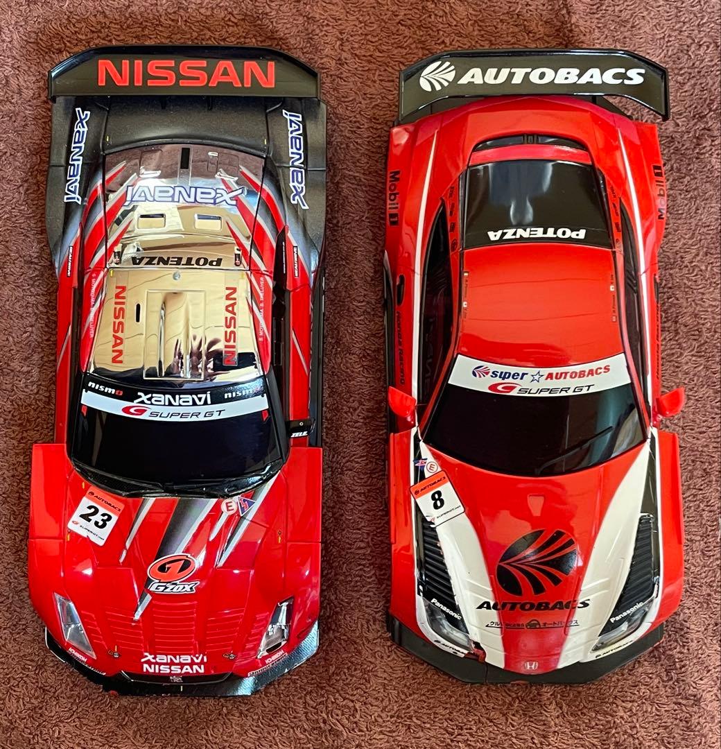MINI-Z NissanとFerrari Enzoのラジコンカーセット。