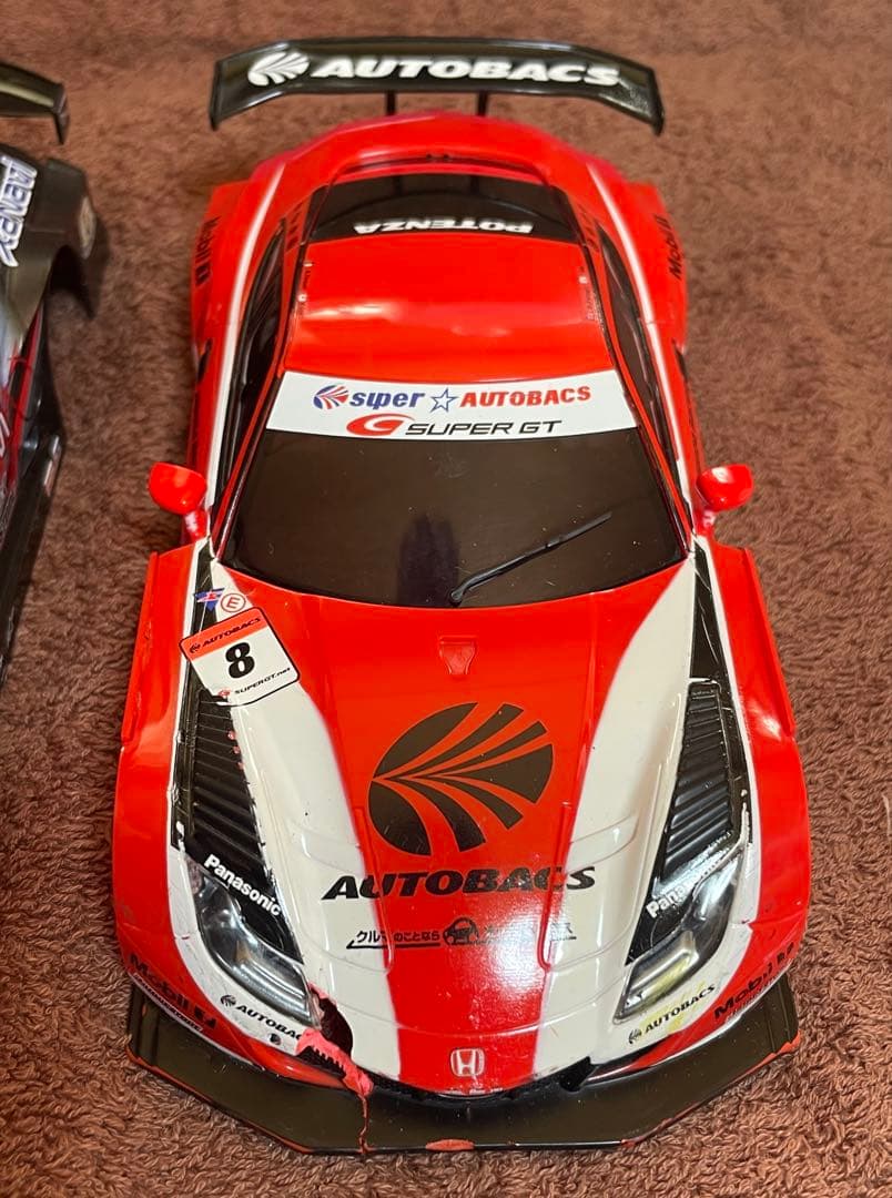 MINI-Z NissanとFerrari Enzoのラジコンカーセット。