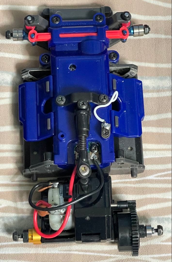 MINI-Z NissanとFerrari Enzoのラジコンカーセット。